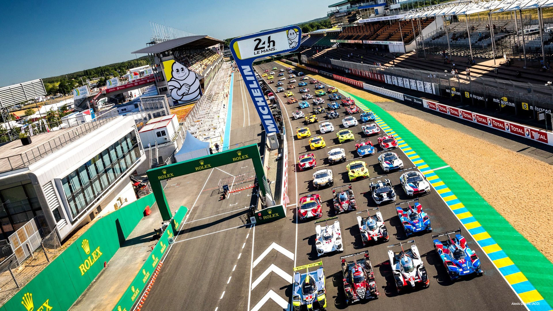 Rennautos auf der Rennstrecke Le Mans in Frankreich